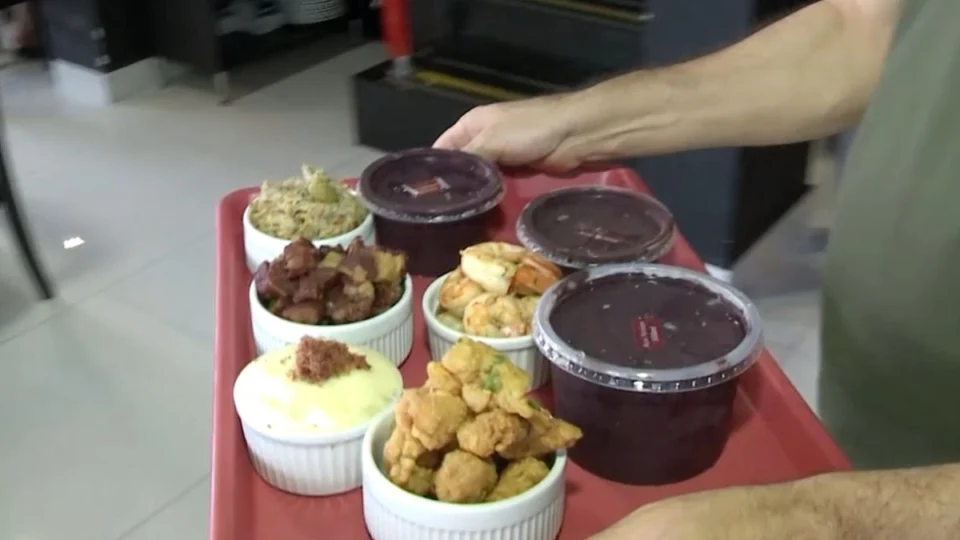 Em Belém, rodízio de açaí conquista turistas e fortalece identidade paraense