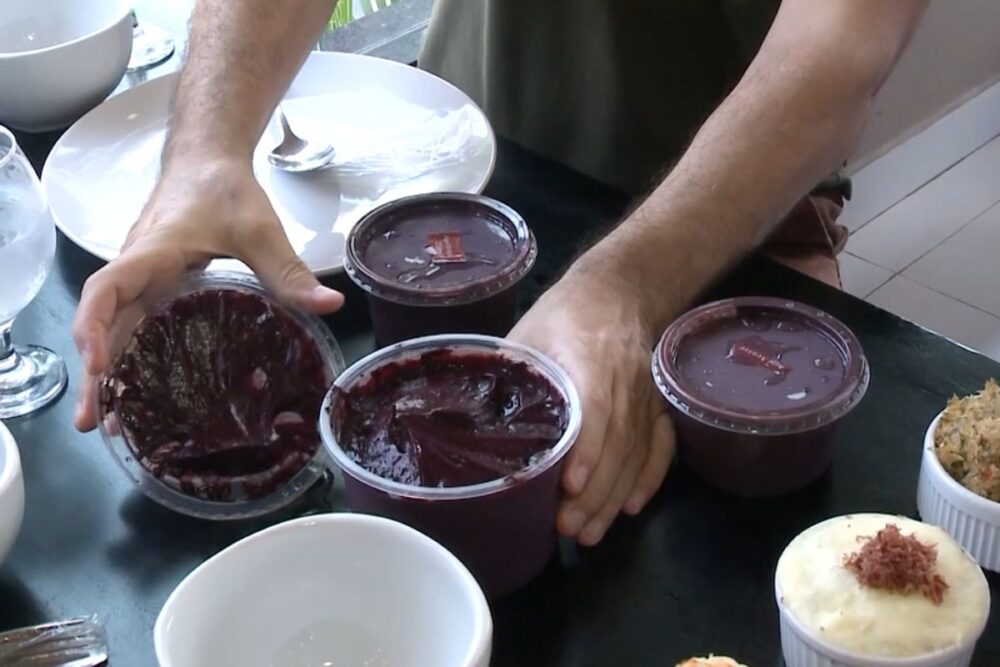 Em Belém, rodízio de açaí conquista turistas e fortalece identidade paraense