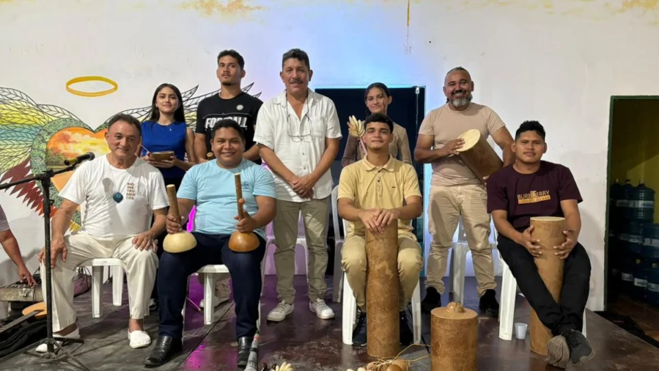 “Sons da Floresta” leva oficina gratuita de bio-instrumentos e música sustentável a Manaus