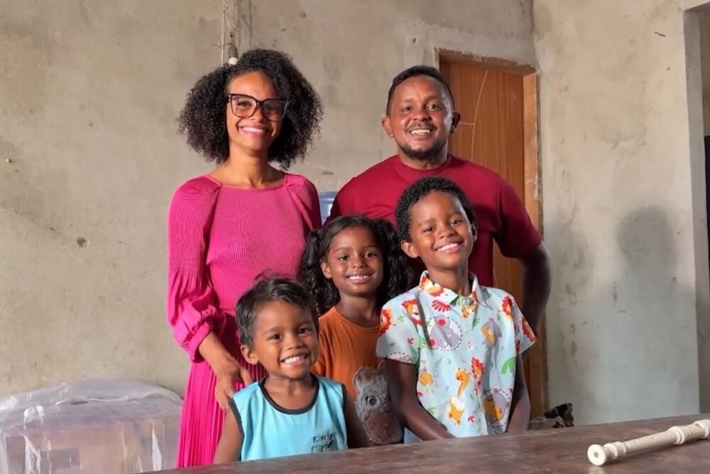 Conheça Luiz Miguel, o menino que viralizou ao cantar "Happy day"