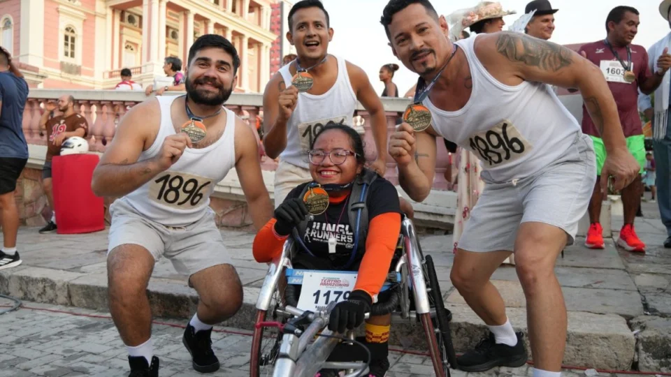 Mais de 3 mil atletas participam da 4ª Corrida Teatro Amazonas