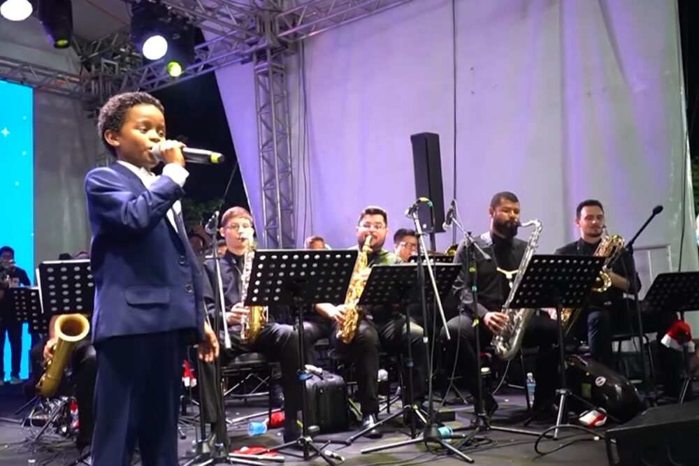 Conheça Luiz Miguel, o menino que viralizou ao cantar "Happy day"