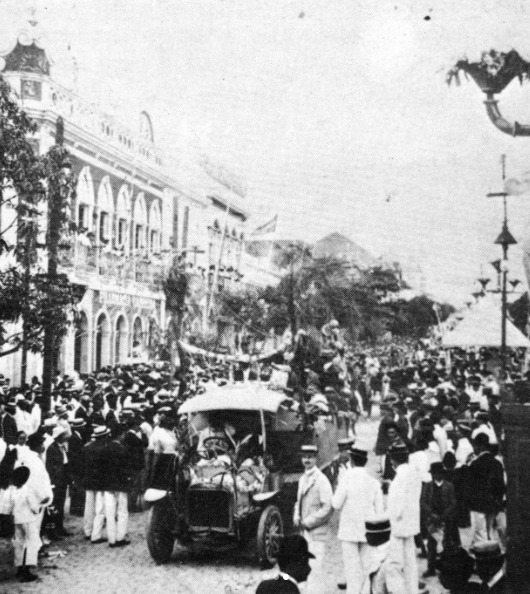 A história do Carnaval em Manaus e as tradições da folia antiga.