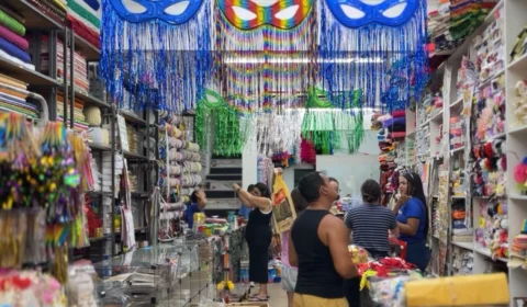 Comércio aposta no Carnaval e espera aumento nas vendas nos próximos dias