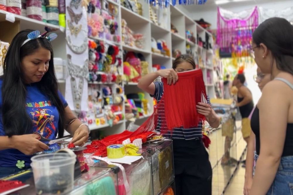 Comércio aposta no Carnaval e espera aumento nas vendas nos próximos dias