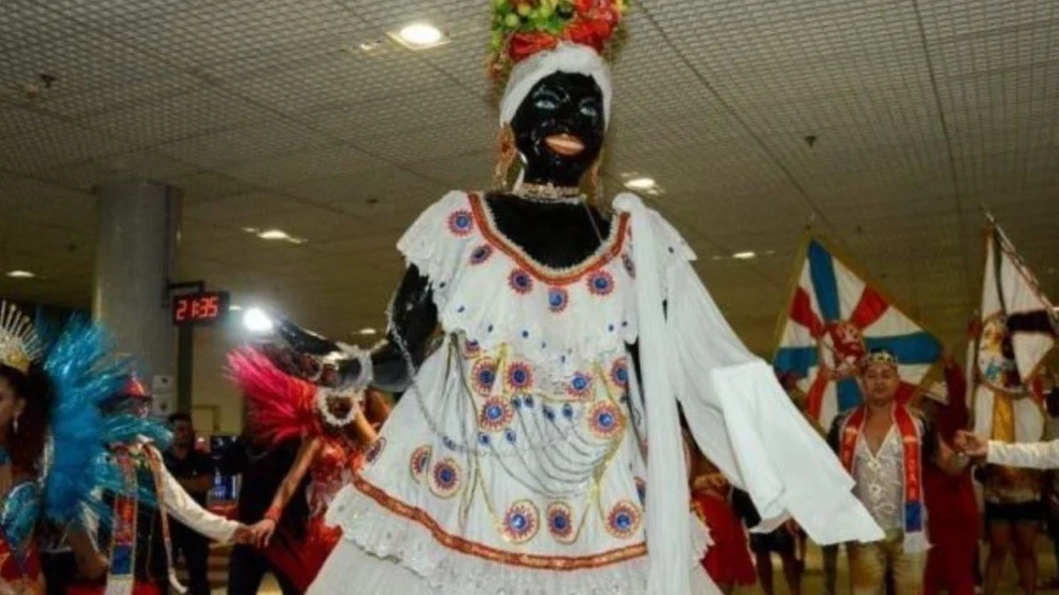 Boneca Kamélia chega a Manaus no dia 3 de janeiro e abre oficialmente o Carnaval 2026