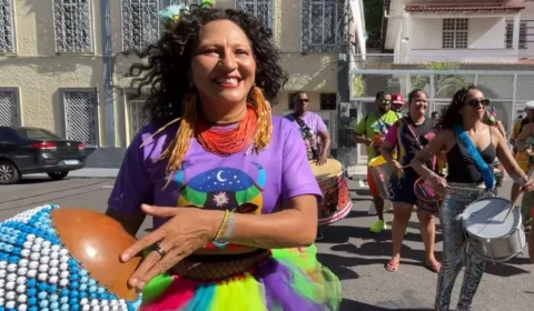 Bumba Meu Bloco agita a tarde de domingo no centro de Manaus