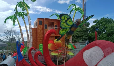 Escola de Samba Acadêmicos da “Cidade Alta” leva alegorias de transformação social ao Sambódromo