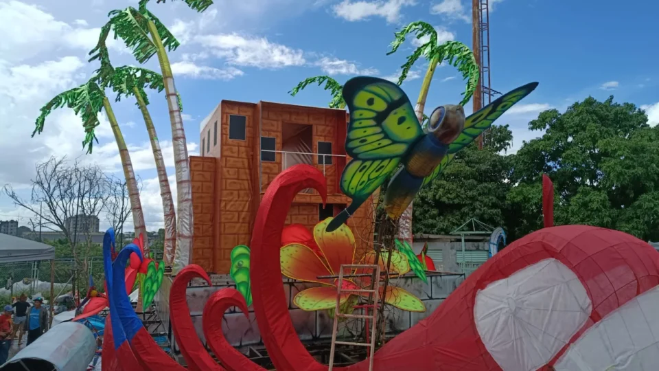 Escola de Samba Acadêmicos da “Cidade Alta” leva alegorias de transformação social ao Sambódromo