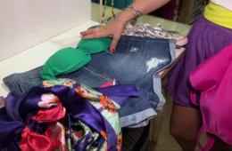 Veja como montar uma fantasia criativa com peças que você já tem em casa