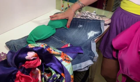 Veja como montar uma fantasia criativa com peças que você já tem em casa