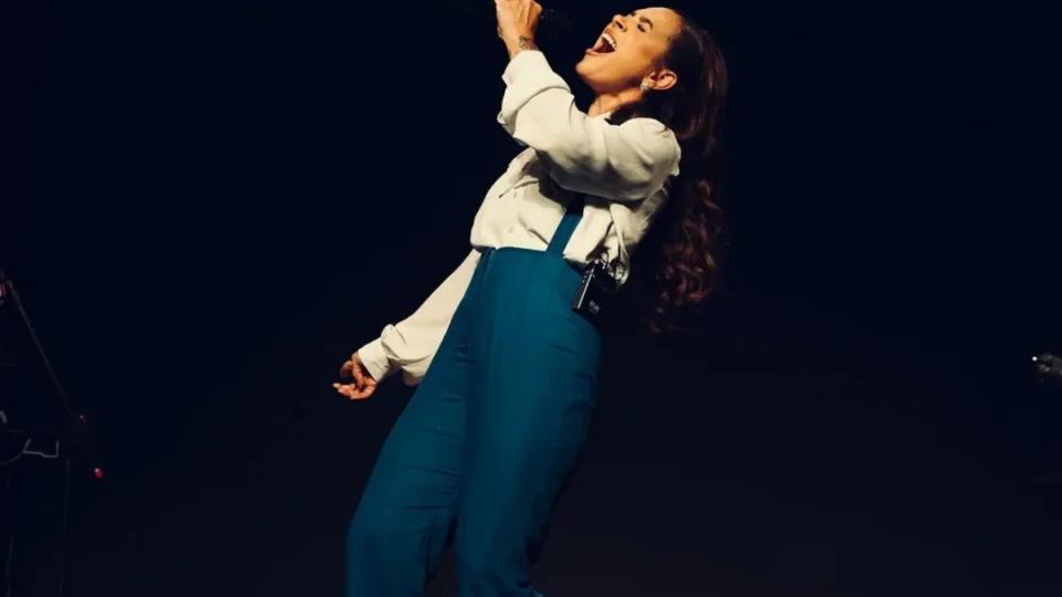 Turnê de Daniela Araújo marca 15 anos de carreira com show em Manaus