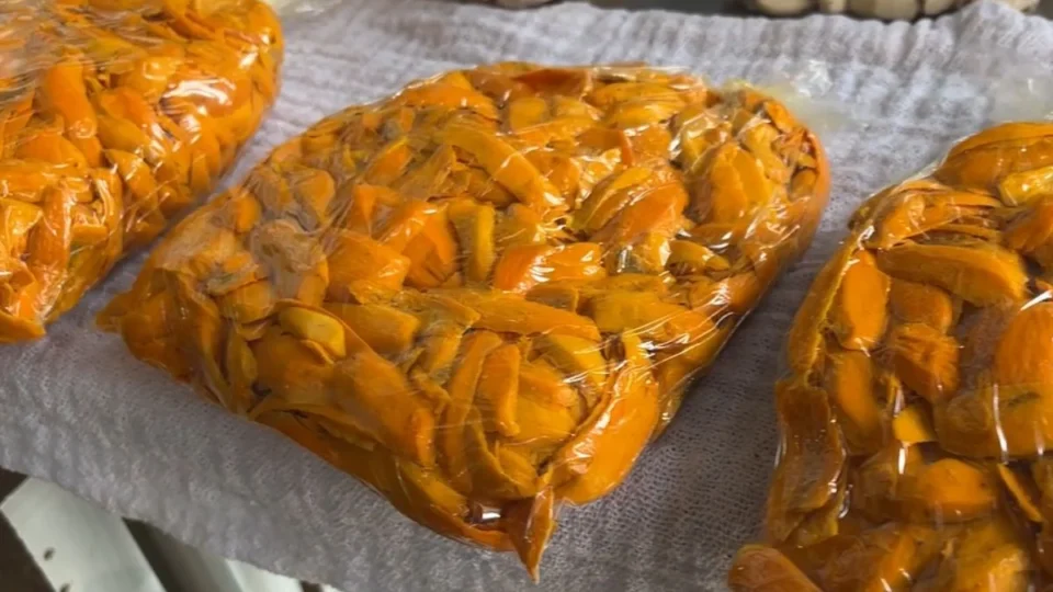 Safra do tucumã movimenta a Feira Manaus Moderna e reduz preço do fruto em fevereiro