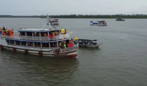 Carnaval das Águas transforma o rio Tocantins em avenida da folia em Cametá