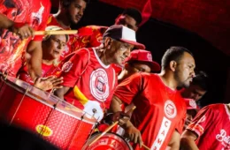 Batucada e Marujada aquecem a arena com o início da temporada bovina