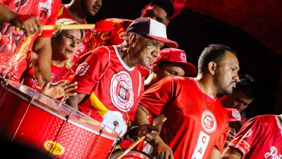 Batucada e Marujada aquecem a arena com o início da temporada bovina