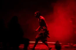 Mostra reúne espetáculos que discutem infância negra, espiritualidade e identidades dissidentes