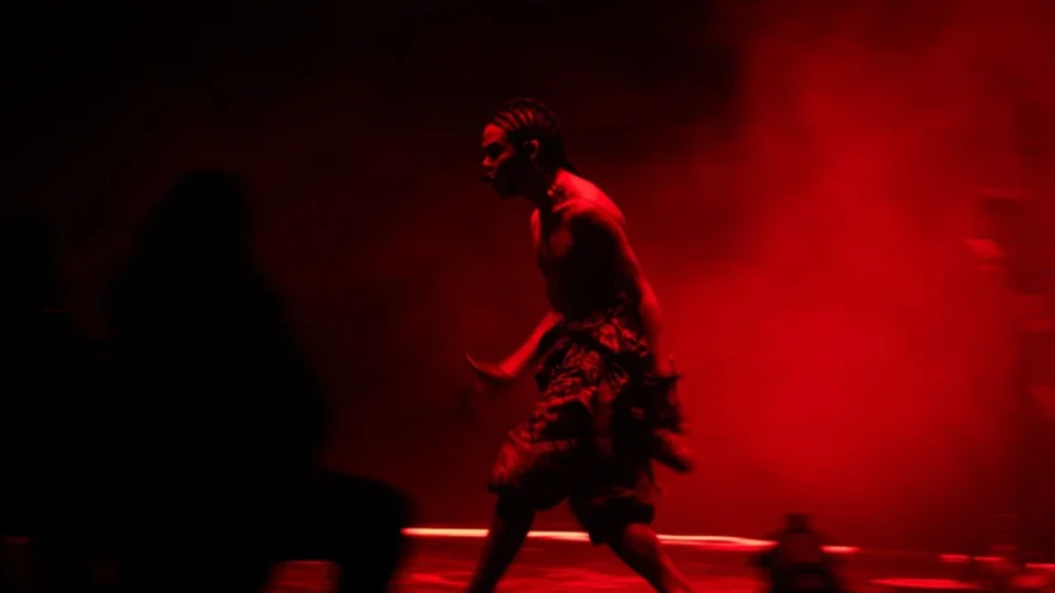 Mostra reúne espetáculos que discutem infância negra, espiritualidade e identidades dissidentes