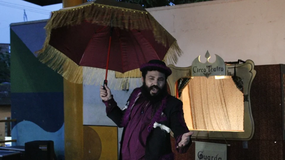 ‘Circo Teatro Guarda-Chuva’ leva espetáculo sobre meio ambiente a bairros de Manaus