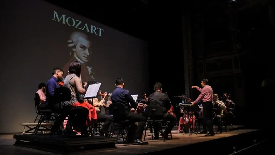 Orquestra de Câmara do Amazonas apresenta serenatas de Mozart no Teatro Amazonas