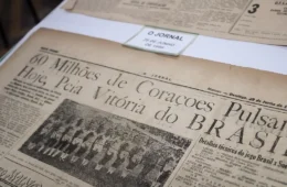  ExposiçãoExposição na Biblioteca Pública do Amazonas reúne manchetes sobre títulos da Seleção em Copas do Mundo
