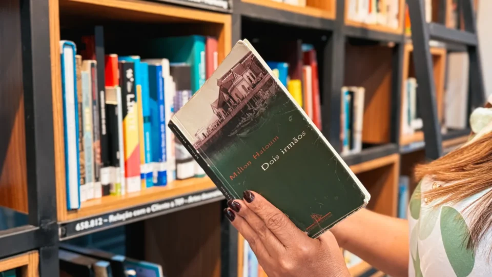 Clube do Livro do Sesc Amazonas inicia programação de 2026 com debate sobre “Dois Irmãos”