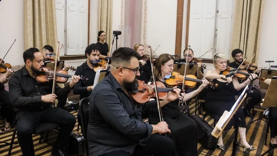 Concerto ‘Tradição em Movimento’ emociona público e homenageia músico no Palácio da Justiça