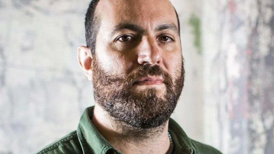 Kiko Dinucci se apresenta pela primeira vez em Manaus