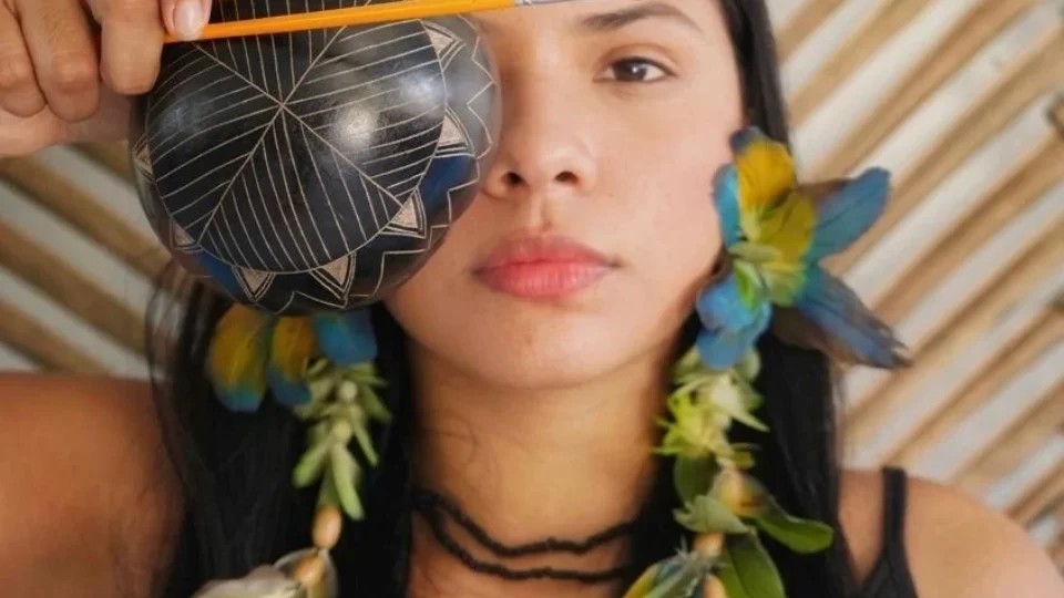 Identidade e espiritualidade: projeto de grafismo corporal indígena realiza oficinas nos dias 14 e 15 de abril