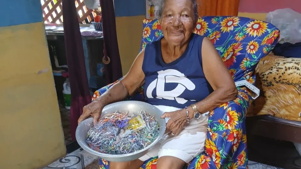 Mulheres transformam plástico em oportunidade no Marajó