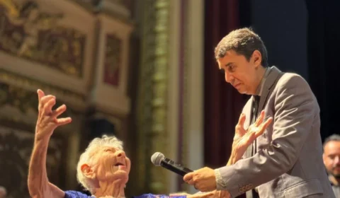 Pianista Jerusa Mustafa recebe homenagem em um concerto no Teatro Amazonas; veja vídeo