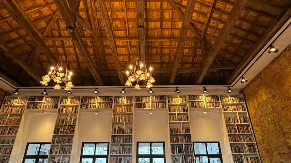 Casarão de Ideias devolve vida e arte a prédio histórico na Saldanha Marinho