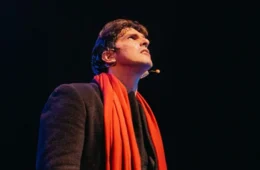 Rafael Infante traz o espetáculo ‘Terapia Infernal’ ao palco do Teatro Manauara