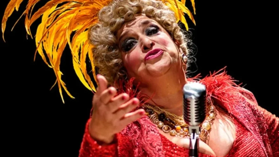 Espetáculo ‘Nasci pra ser Dercy’ retorna a Belém após série de prêmios nacionais