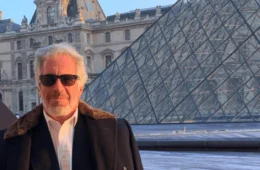 Quem foi Jeffrey Epstein: crimes sexuais, poder e silêncio – Além do Crime aborda o caso nesta quintra (28)