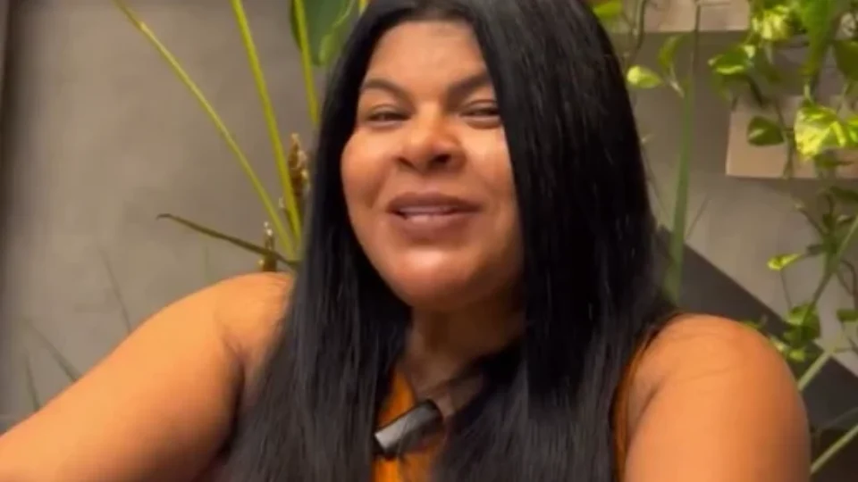 Sônia Guajajara elogia referências indígenas em novo clipe de Anitta e Shakira