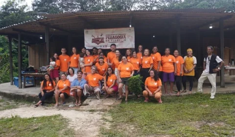 Escola no Amazonas transforma floresta em sala de aula