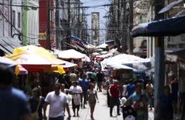 Confira os horários do comércio neste feriado de Corpus Christi em Manaus