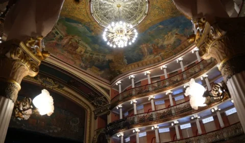 Teatro Amazonas e outros espaços culturais têm horários alterados no feriado
