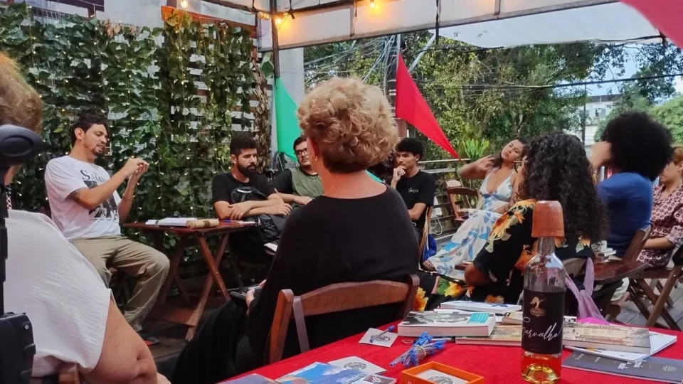 Sarau do Povo da Noite promove debate literário e microfone aberto na Cidade Velha