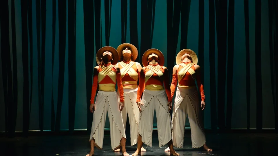 ‘Eu Danço’ celebra emoções, diversidade e histórias de vida no palco do Teatro La Salle