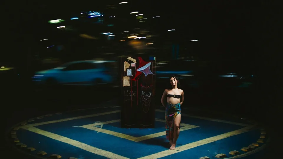 Cantora amazonense lança single sobre memória e existência travesti