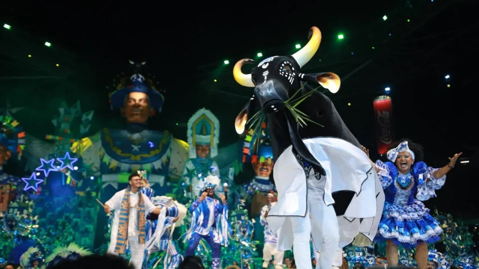 Boi Caprichoso abre primeira noite celebrando Parintins e as raízes de seu povo