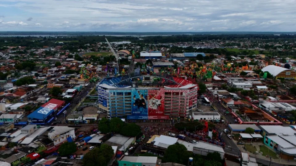Veja a que horas e onde acompanhar a apuração para saber o campeão do Festival de Parintins 2026