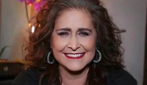 Ícone da MPB, Joanna faz show gratuito em Manaus