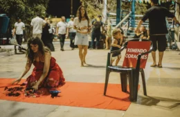 Performance “Remendo Corações” transforma escolas públicas de Manaus em espaços de escuta e criação coletiva