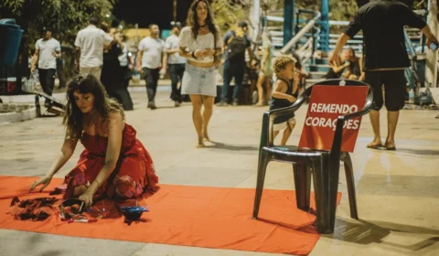 Performance “Remendo Corações” transforma escolas públicas de Manaus em espaços de escuta e criação coletiva