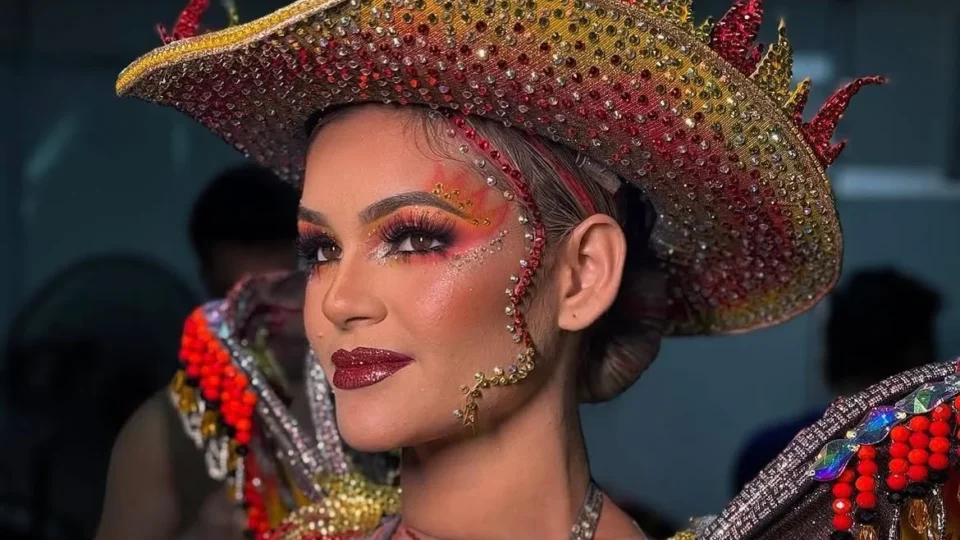 SONHO REALIZADO: Iza Estrela conquista a coroa da Expofeira
