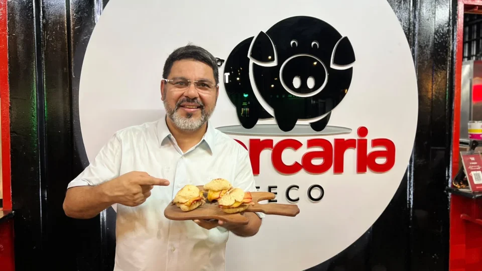 SABOR: pão de queijo ganha versão de sanduíche com pernil e queijo do reino em Manaus
