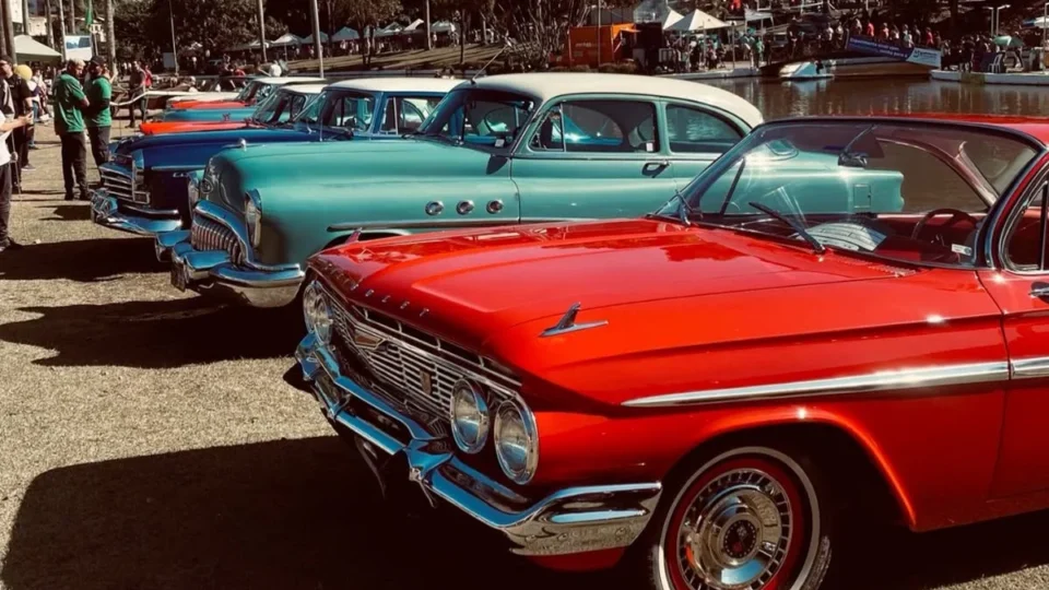CARROS CLÁSSICOS: encontro reúne relíquias e histórias em Manaus